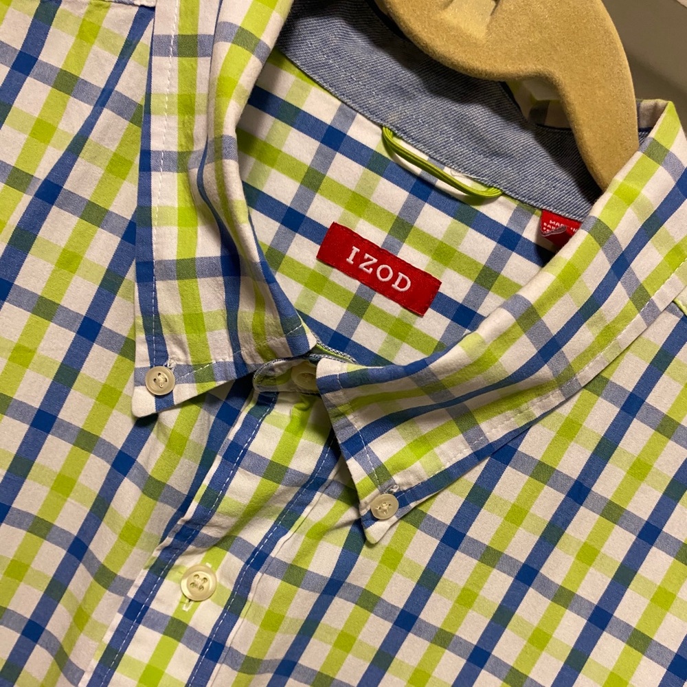IZOD button-up - Picture 2 of 4